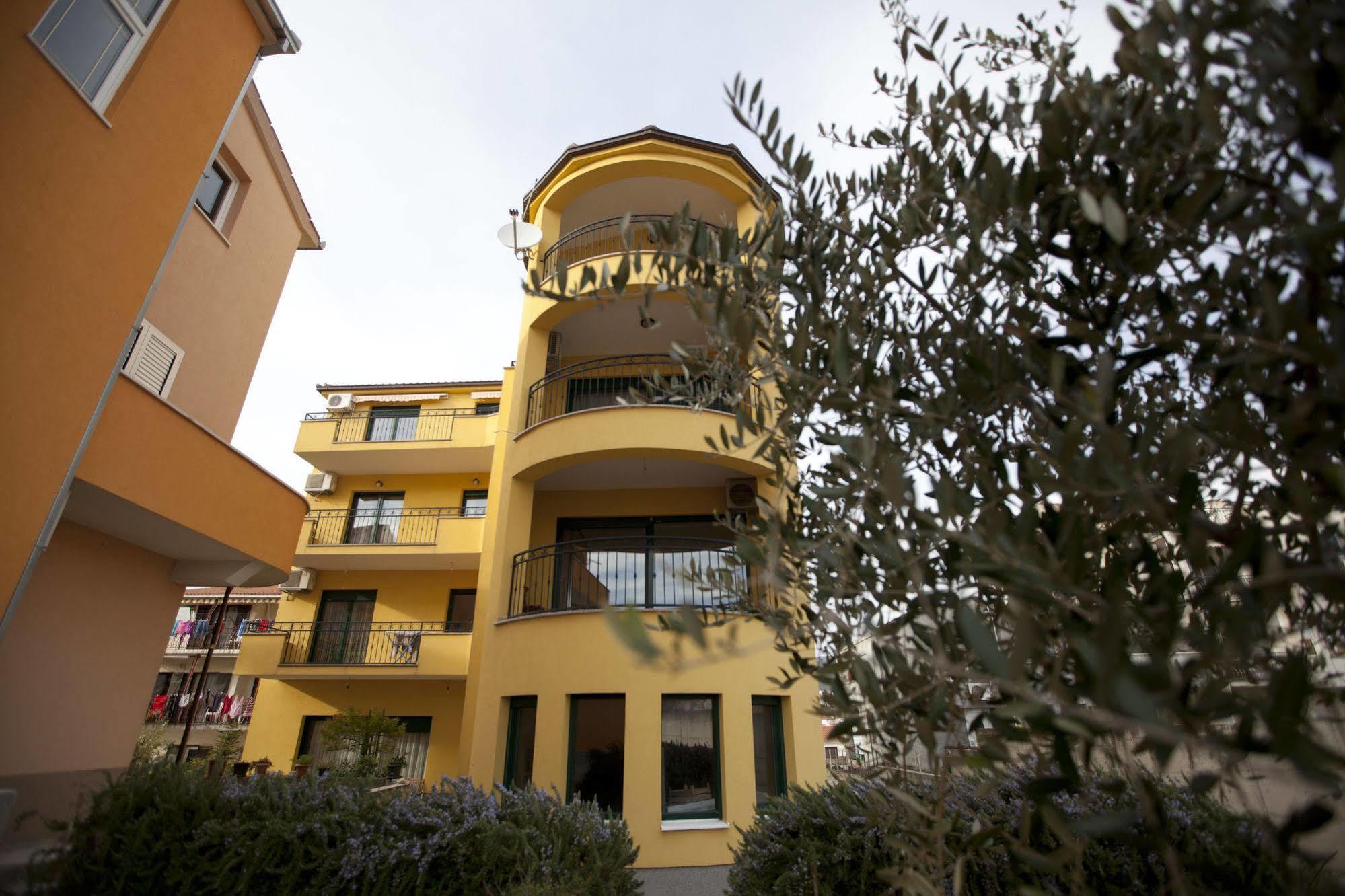 Apartments Roses Stobrec Exterior photo